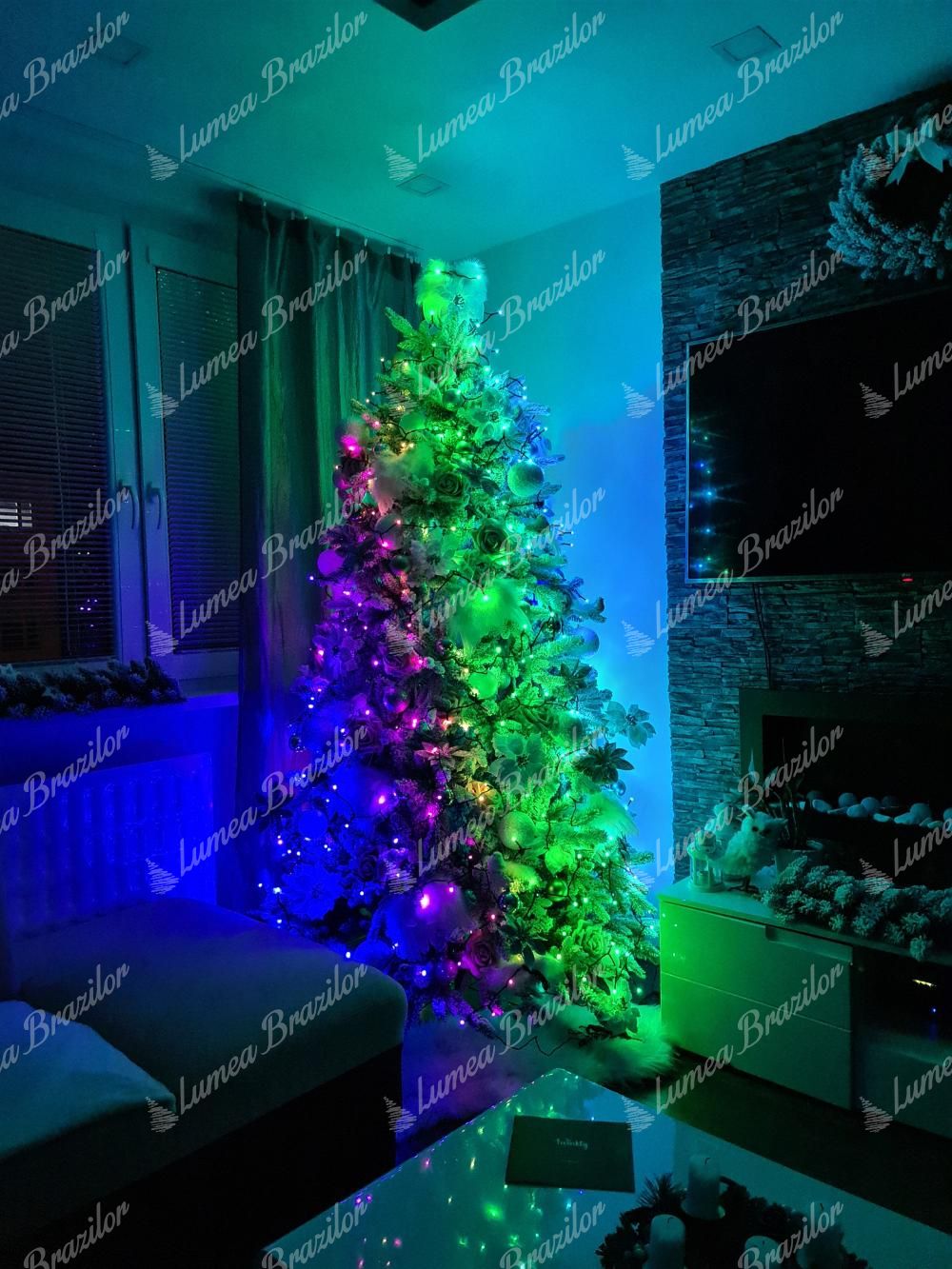 Luminițe LED colorate Twinkly pentru pomul de Crăciun