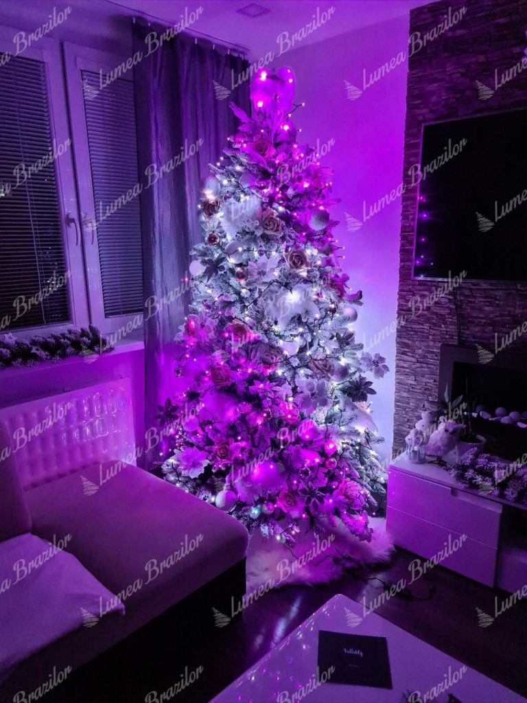 Luminițe LED colorate Twinkly pentru pomul de Crăciun