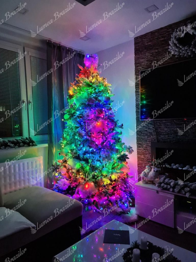 Luminițe LED colorate Twinkly pentru pomul de Crăciun