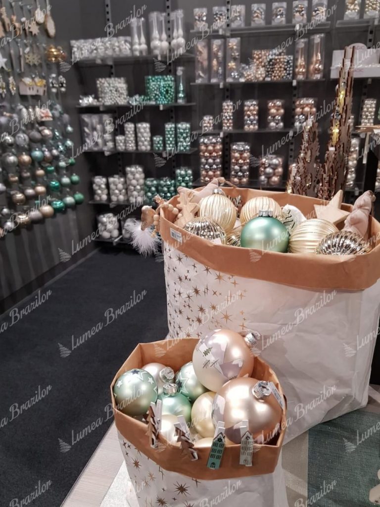Decorațiuni de crăciun pe Copac