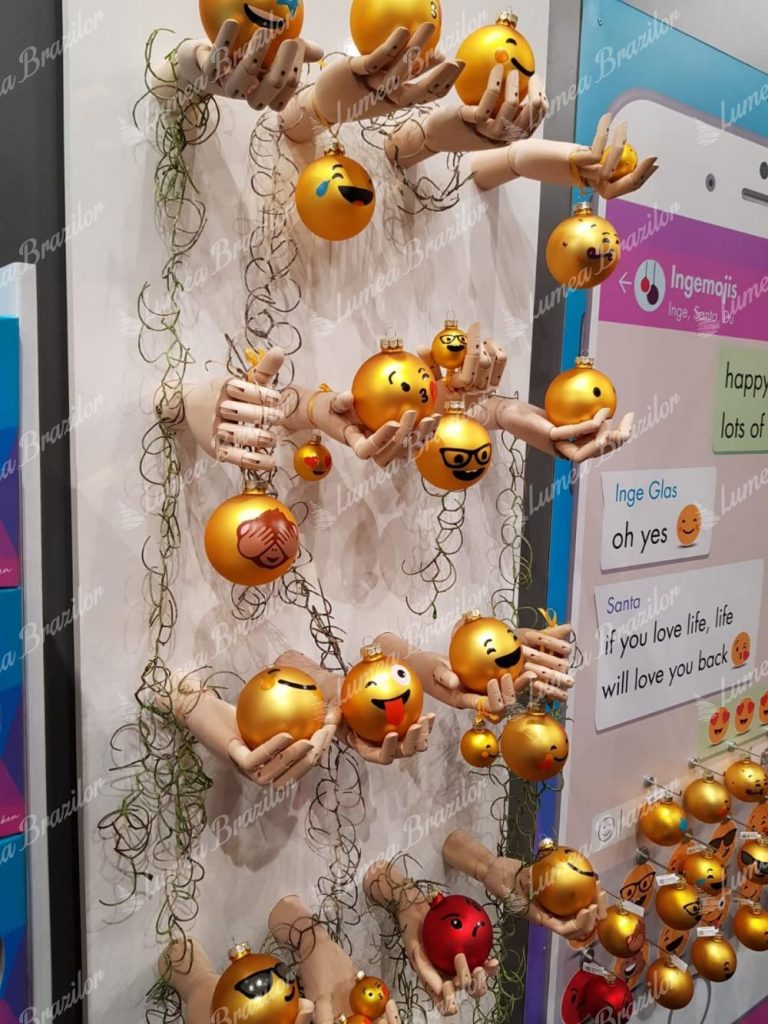 Decorațiuni de crăciun pe Copac