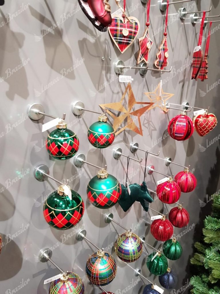 Decorațiuni de crăciun pe Copac