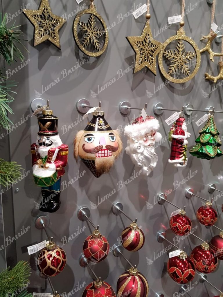 Decorațiuni de crăciun pe Copac