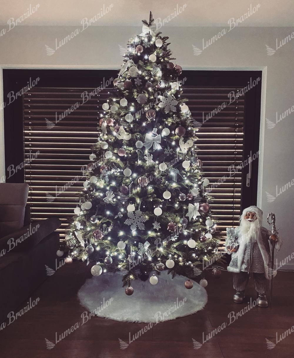 brad impodobit cu alb si auriu - Pom de Crăciun artificial 3D Brad Caucazian XL 240cm