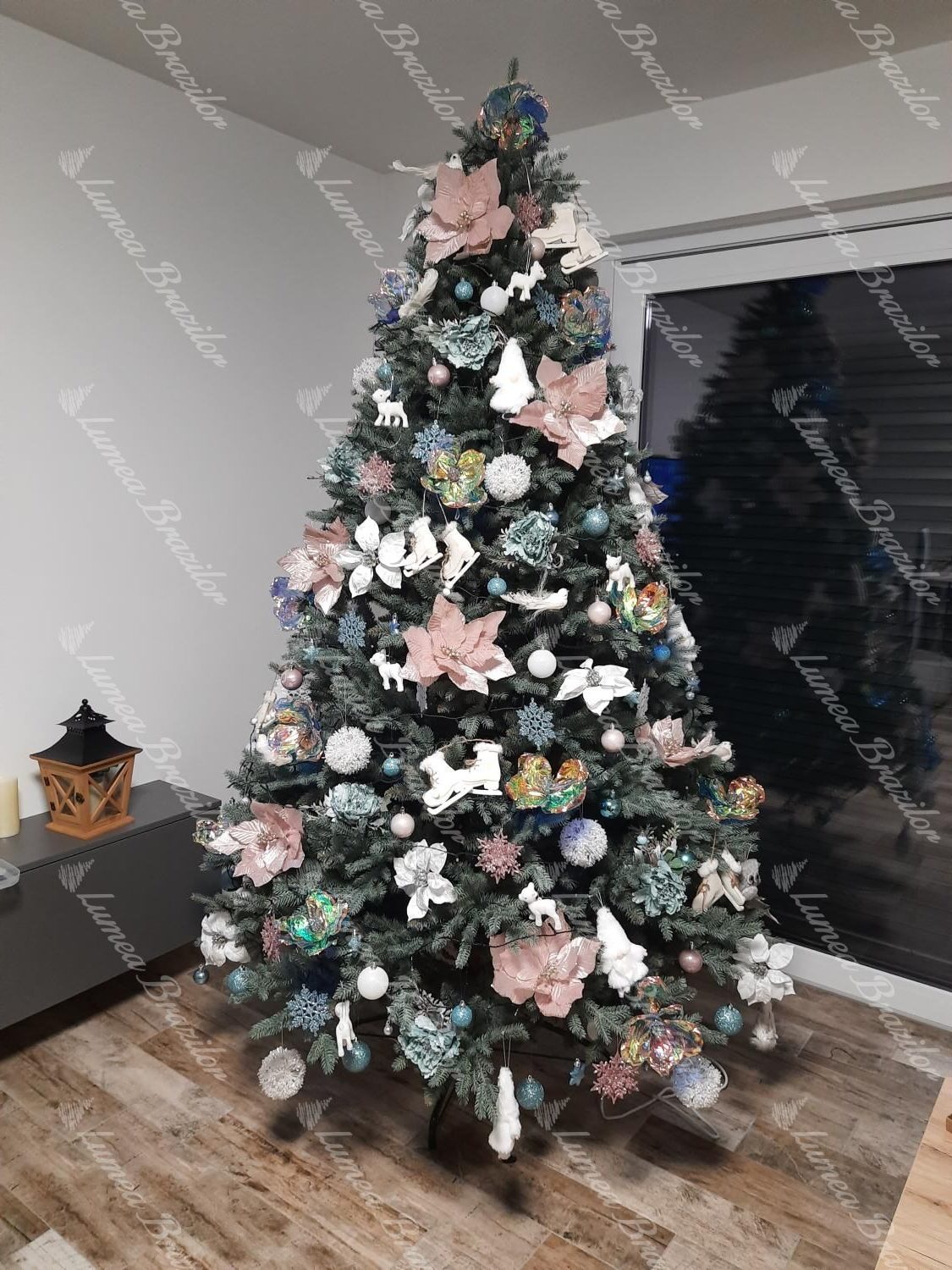 brad impodobit alb cu roz - Pom de Crăciun artificial 3D Molid Înghețat 240cm