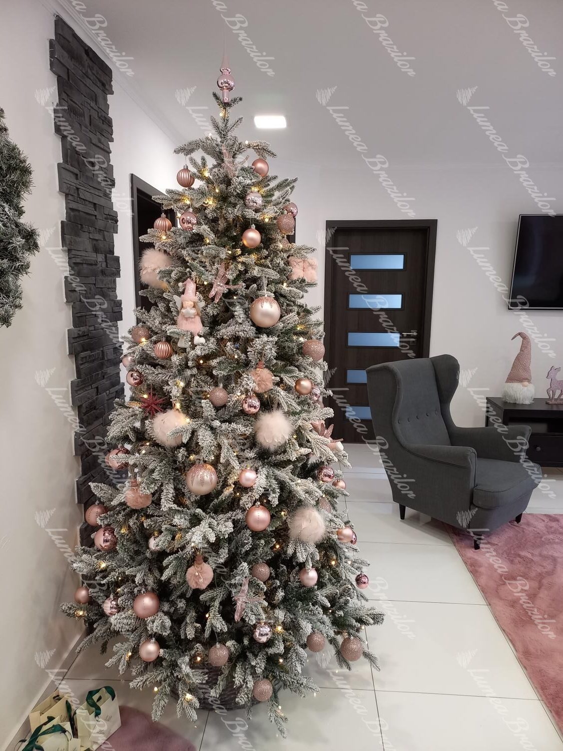brad alb cu roz - Pom de Crăciun artificial 3D Molid Royal 210cm